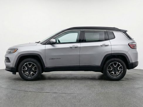 Used 2025 Jeep Compass Trailhawk w/ Trailer Tow Group image 5