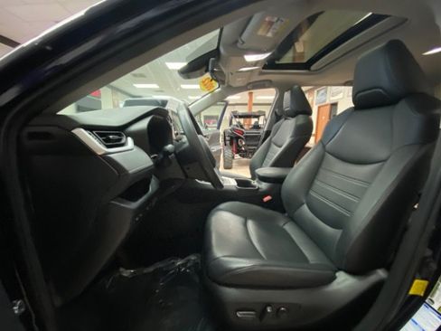 Used 2022 Toyota RAV4 XLE Premium AWD/4WD image 18