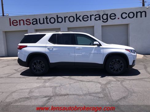 Used 2020 Chevrolet Traverse RS FWD image 1