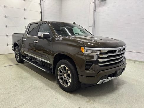 Used 2023 Chevrolet Silverado 1500 High Country w/ Technology Package AWD/4WD image 2
