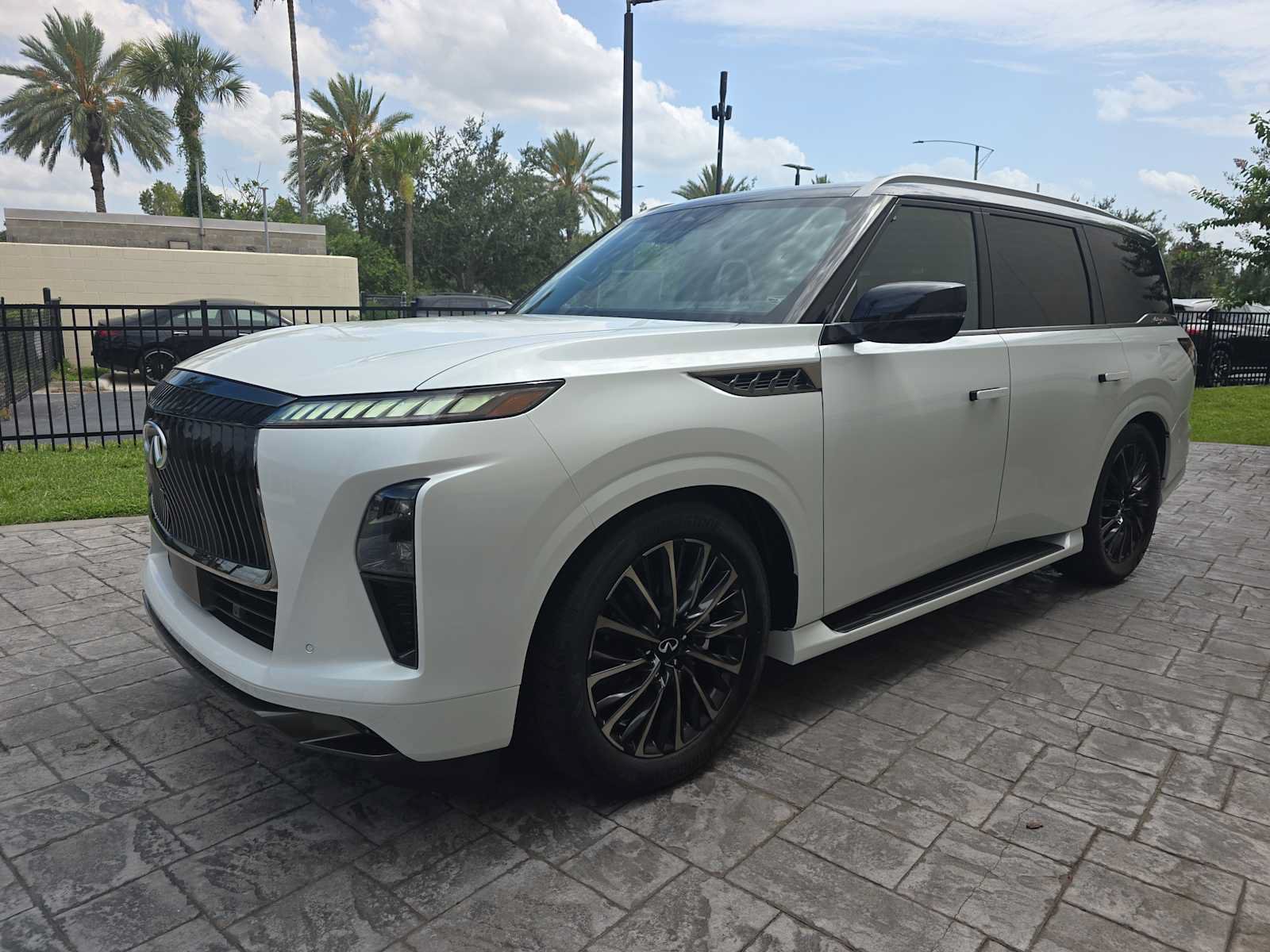 New 2027 INFINITI QX80 Autograph w/ Premium Cargo Package AWD/4WD image 9