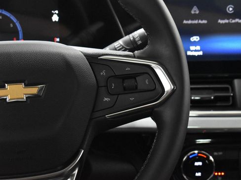 Used 2025 Chevrolet Trax LT w/ Sunroof Package FWD image 8