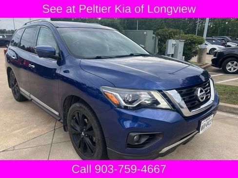 Used 2017 Nissan Pathfinder Platinum FWD image 3