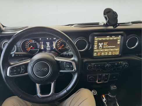 Used 2018 Jeep Wrangler Unlimited Sahara AWD/4WD image 17