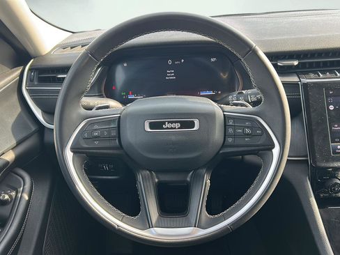 Used 2023 Jeep Grand Cherokee L Laredo image 13