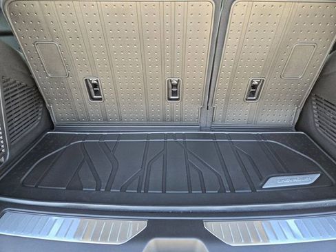 New 2026 Chevrolet Tahoe High Country AWD/4WD image 19