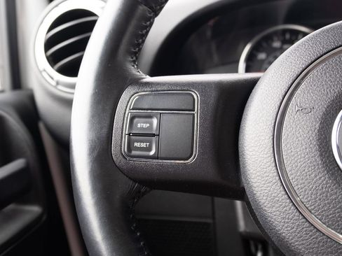 Used 2016 Jeep Wrangler Unlimited Sahara AWD/4WD image 3