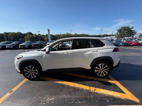 Used 2023 Toyota Corolla Cross XLE w/ Convenience Package AWD/4WD image 10