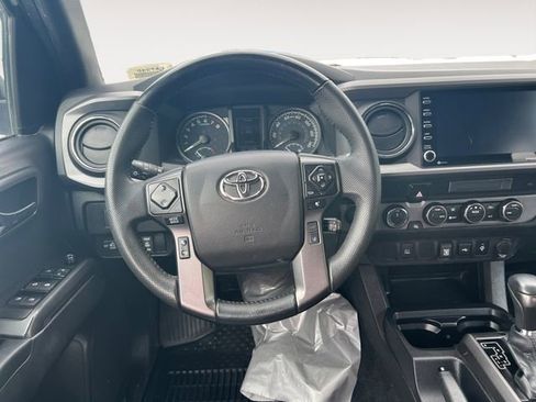 Used 2022 Toyota Tacoma TRD Sport w/ Black Out Package (TMS) AWD/4WD image 12