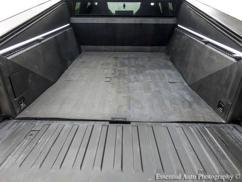 Used 2024 Tesla Cybertruck AWD Crew Cab image 38