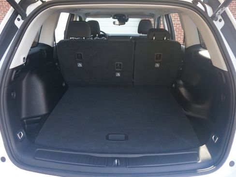 Used 2023 Jeep Grand Cherokee Laredo w/ Luxury Tech Group I image 19