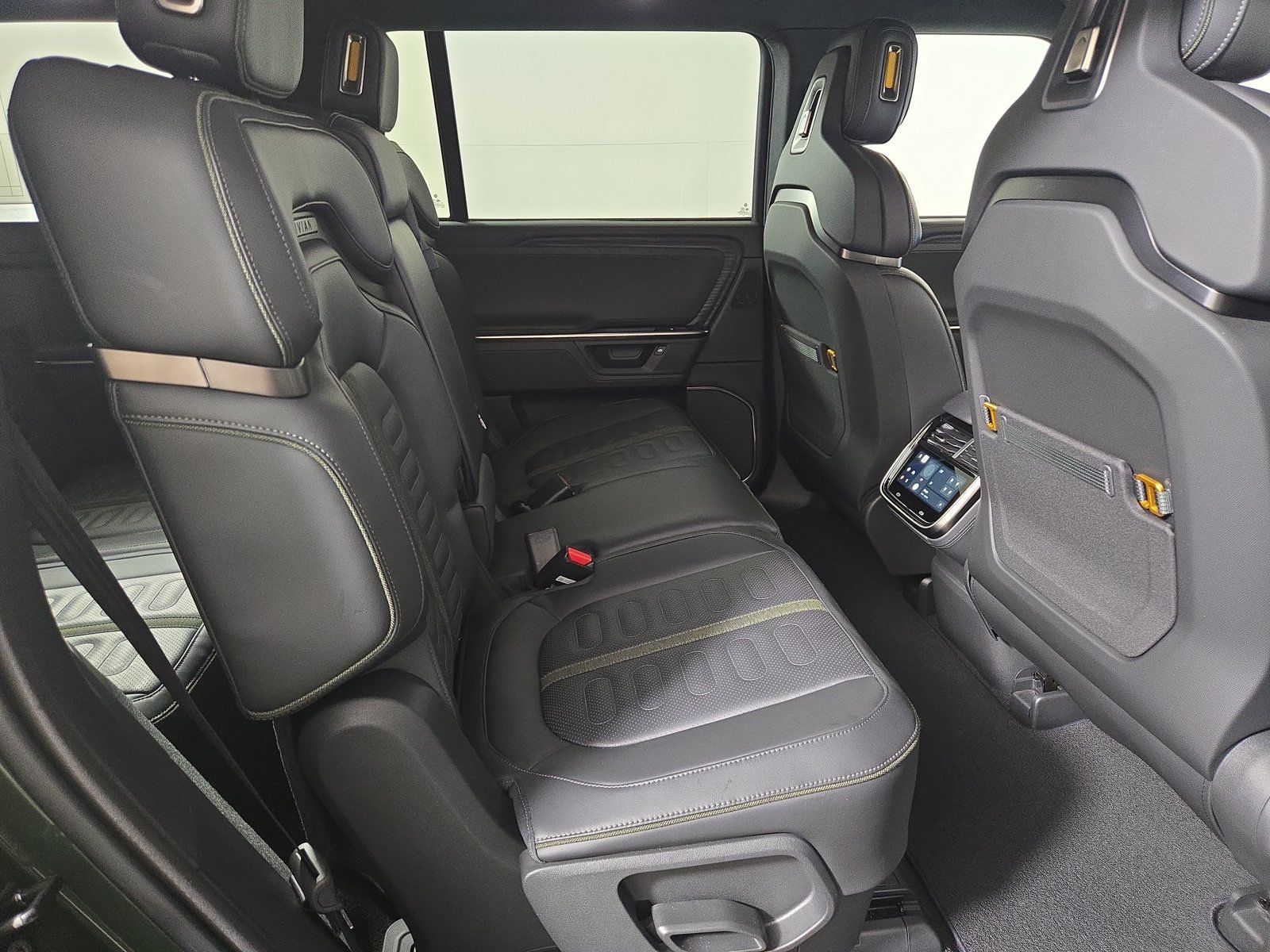 Used 2025 Rivian R1S Adventure Dual AWD/4WD image 23