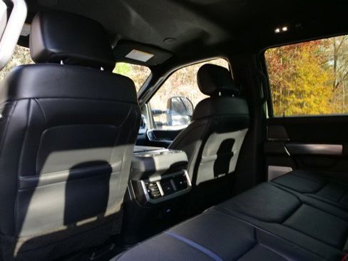 Used 2025 Ford F450 Platinum w/ FX4 Off-Road Package image 33