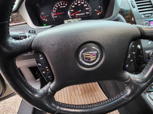 Used 2011 Cadillac DTS Luxury image 42