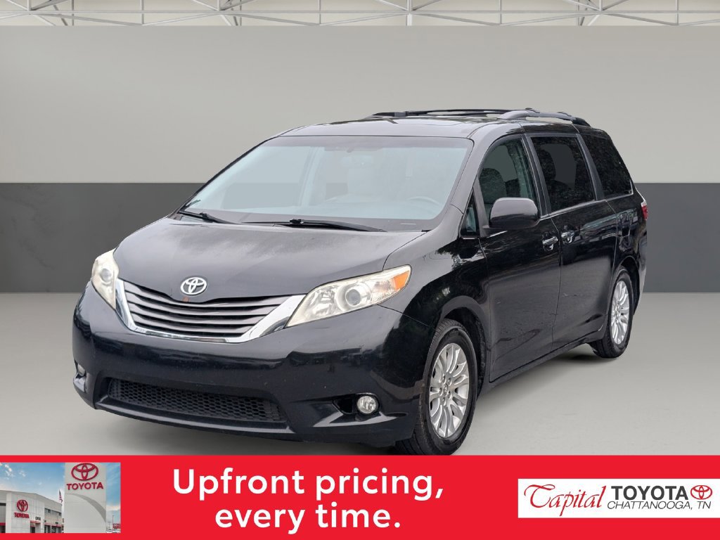 Used 2015 Toyota Sienna XLE w/ XLE Navigation Package FWD image 5