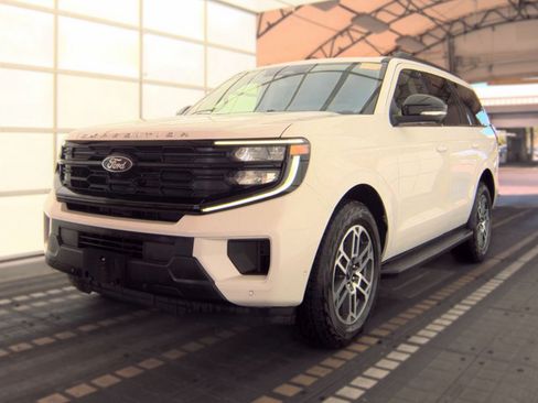 Used 2025 Ford Expedition Active AWD/4WD image 1