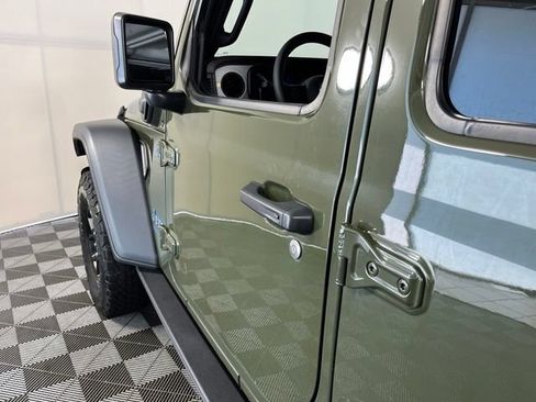 Used 2024 Jeep Wrangler Unlimited AWD/4WD image 13