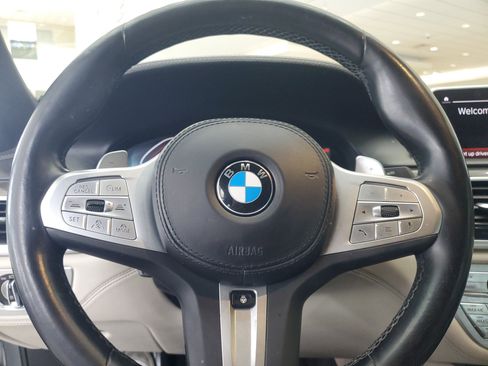 Used 2022 BMW 750Li xDrive AWD/4WD image 19