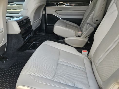 Used 2022 Jeep Wagoneer Series II w/ Flexible Seating Group AWD/4WD image 21