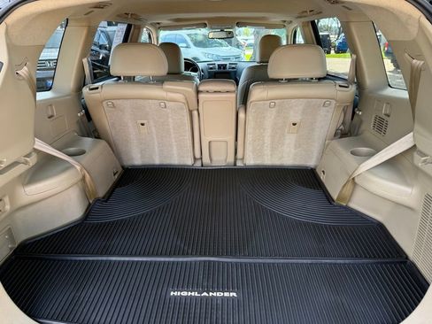 Used 2012 Toyota Highlander SE w/ Tow Pkg AWD/4WD image 16