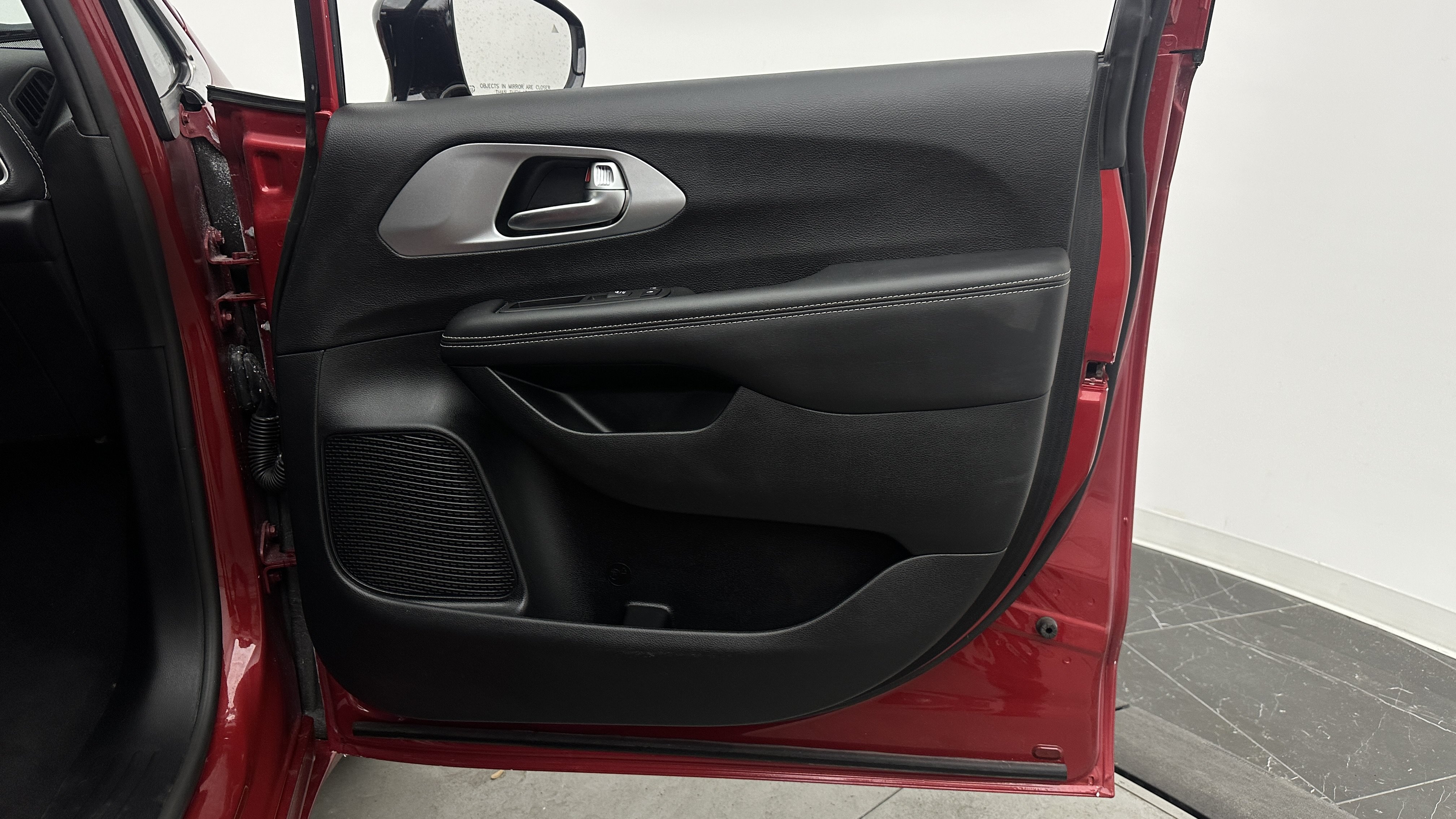 Used 2026 Chrysler Pacifica Select FWD image 33