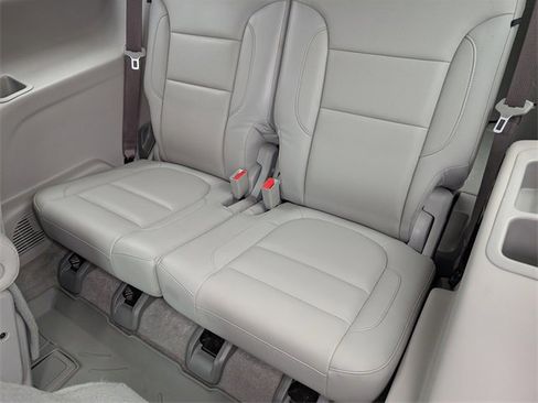 Used 2019 GMC Acadia SLT image 30