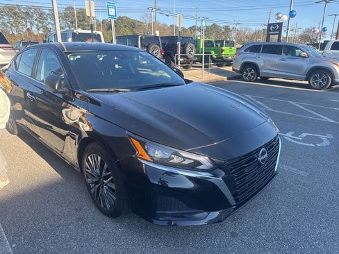 Used 2025 Nissan Altima 2.5 SV image 3