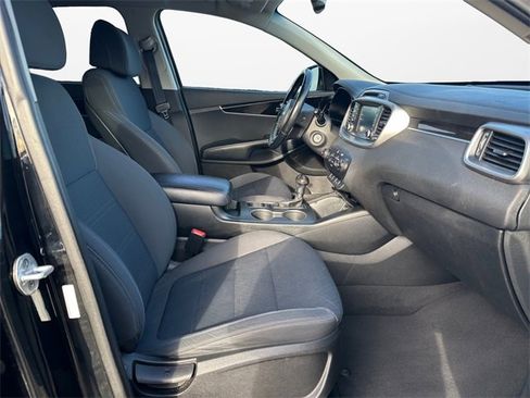 Used 2017 Kia Sorento LX w/ LX V6 Convenience Package image 15