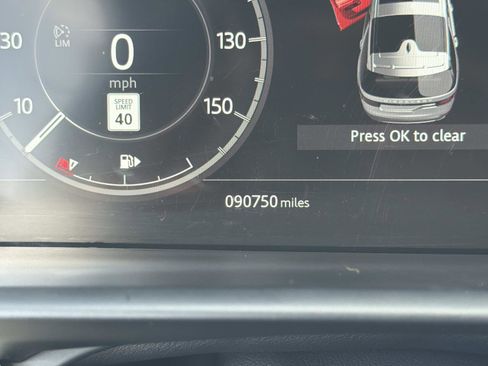 Used 2018 Land Rover Discovery HSE Luxury image 15