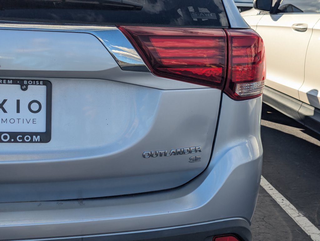 Used 2017 Mitsubishi Outlander AWD image 6