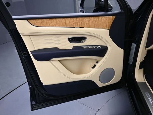 New 2025 Bentley Bentayga image 15