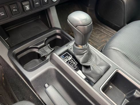 Used 2021 Toyota Tacoma TRD Off-Road w/ TRD Premium Off Road Package AWD/4WD image 15