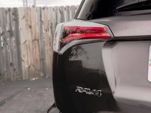 Used 2016 Toyota RAV4 Limited image 12