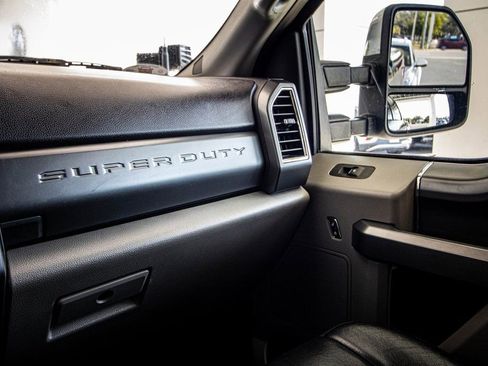 Used 2017 Ford F250 XLT w/ XLT Premium Package image 38