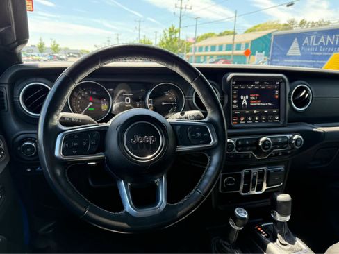 Used 2023 Jeep Wrangler Unlimited Sahara w/ Cold Weather Group AWD/4WD image 20