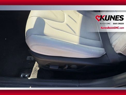 Used 2025 Hyundai Elantra Limited FWD image 11