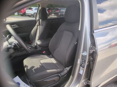 Used 2023 Kia Sportage LX AWD/4WD image 13