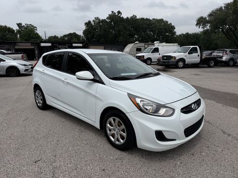 Used 2013 Hyundai Accent GS FWD image 4