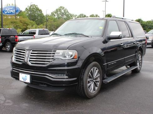 Used 2016 Lincoln Navigator L Select RWD image 17
