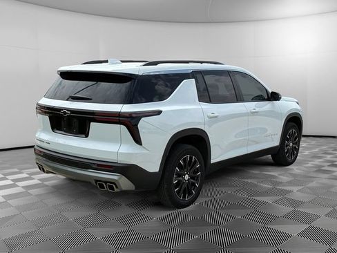 Certified 2025 Chevrolet Traverse LT w/ Sun and Wheel Package AWD/4WD image 5