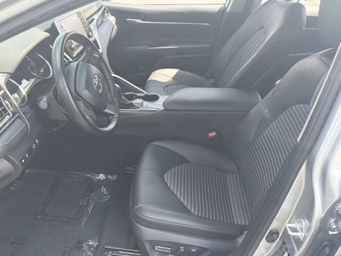 Used 2024 Toyota Camry SE w/ Convenience Package image 17