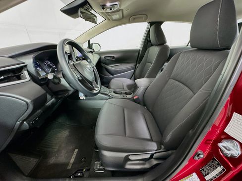 Used 2025 Toyota Corolla LE image 13