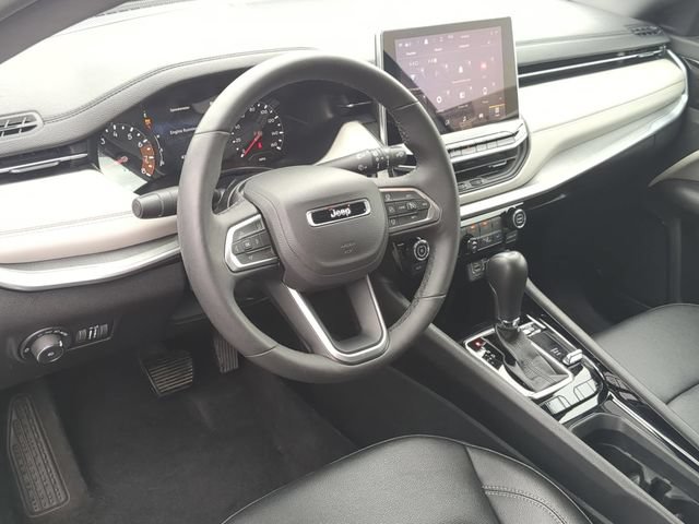 Used 2025 Jeep Compass Limited AWD/4WD image 2