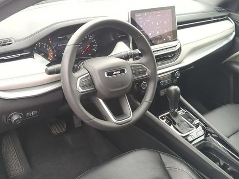 Used 2025 Jeep Compass Limited AWD/4WD image 2