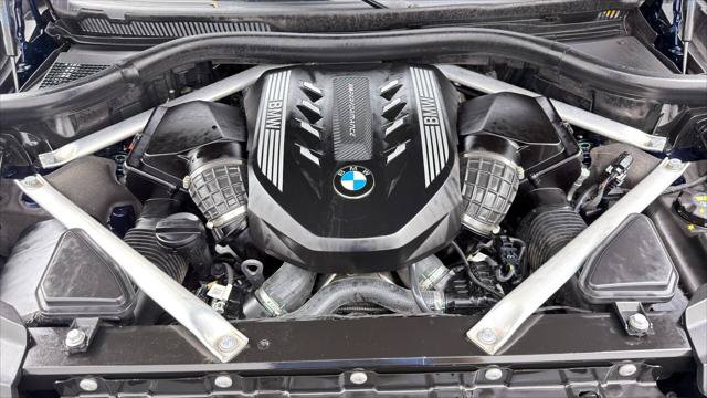 Used 2022 BMW X7 M50i w/ Dynamic Handling Package AWD/4WD image 37