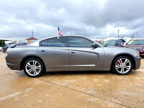 Used 2011 Dodge Charger SE image 4