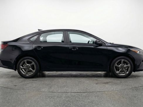 Used 2025 Kia K4 LXS image 11