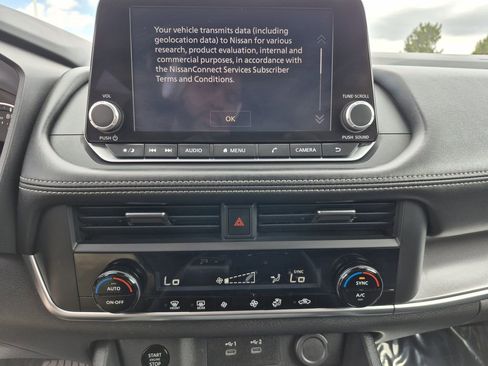 Used 2025 Nissan Rogue SV AWD/4WD image 9