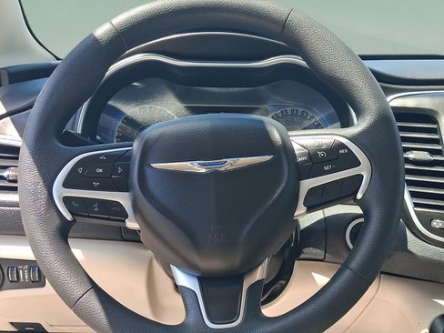Used 2016 Chrysler 200 Limited FWD image 15