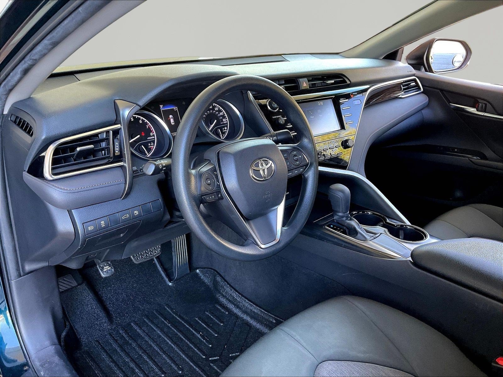 Used 2018 Toyota Camry LE FWD image 15